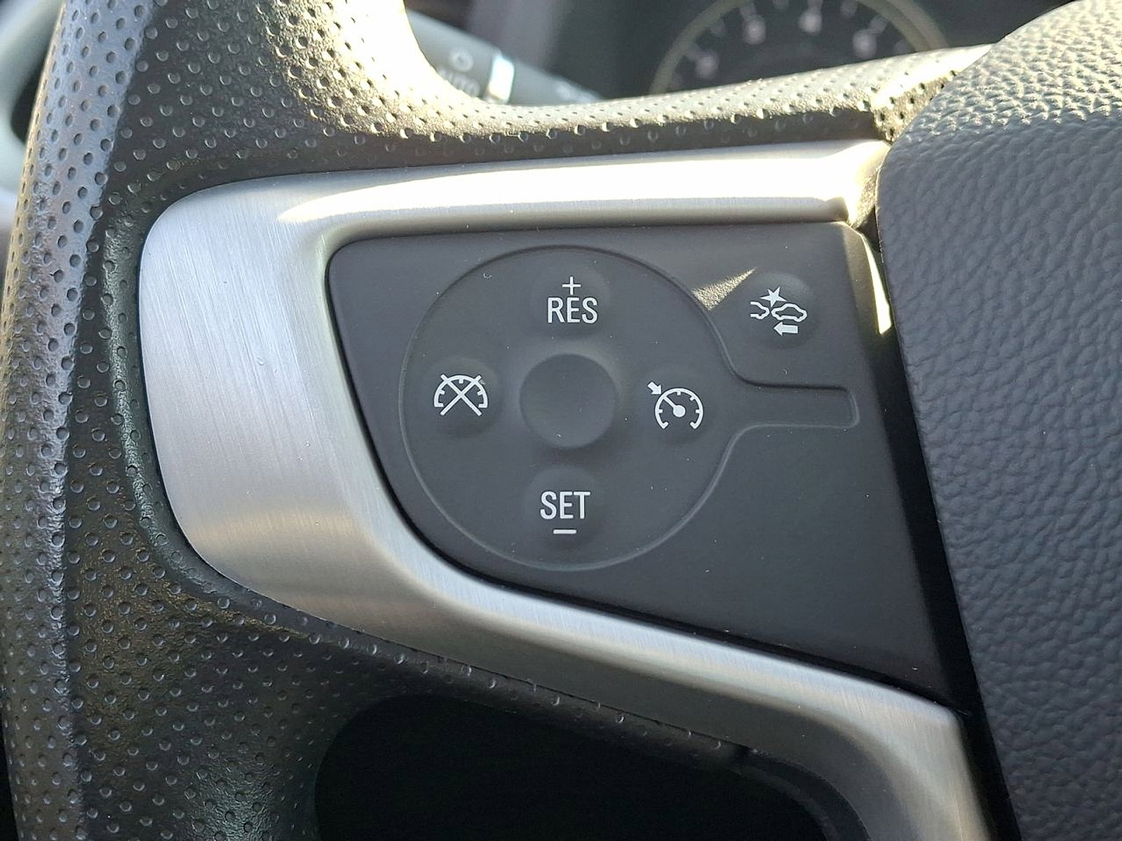 Certified 2023 GMC Acadia SLE w/ Driver Convenience Package image 17