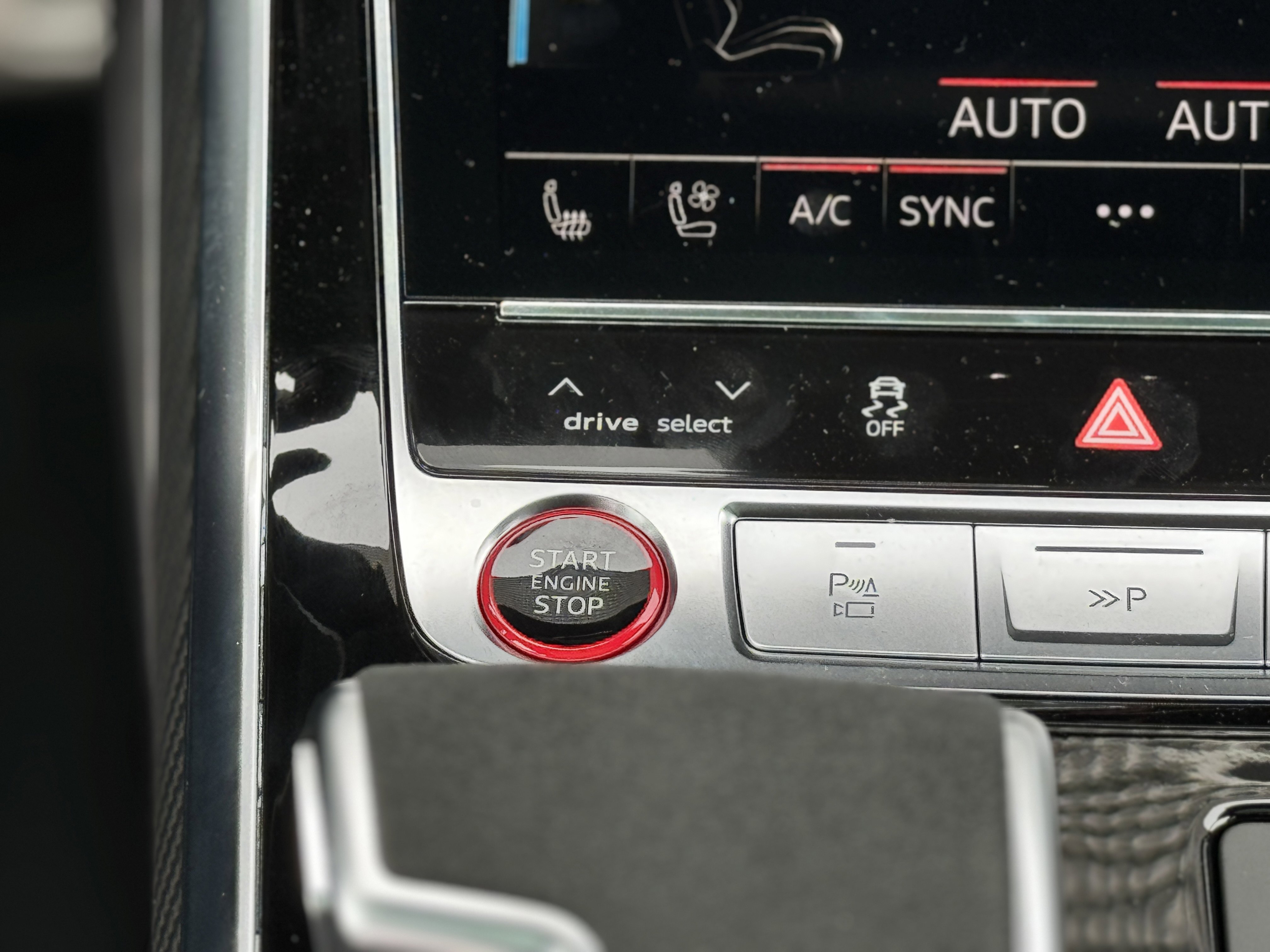 New 2025 Audi RS Q8 performance image 15