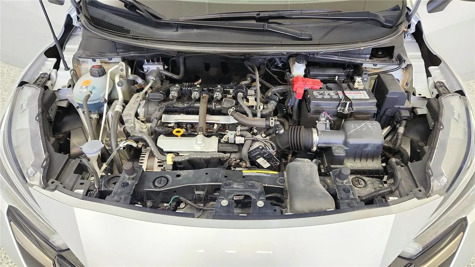 Used 2024 Nissan Versa SR FWD image 20