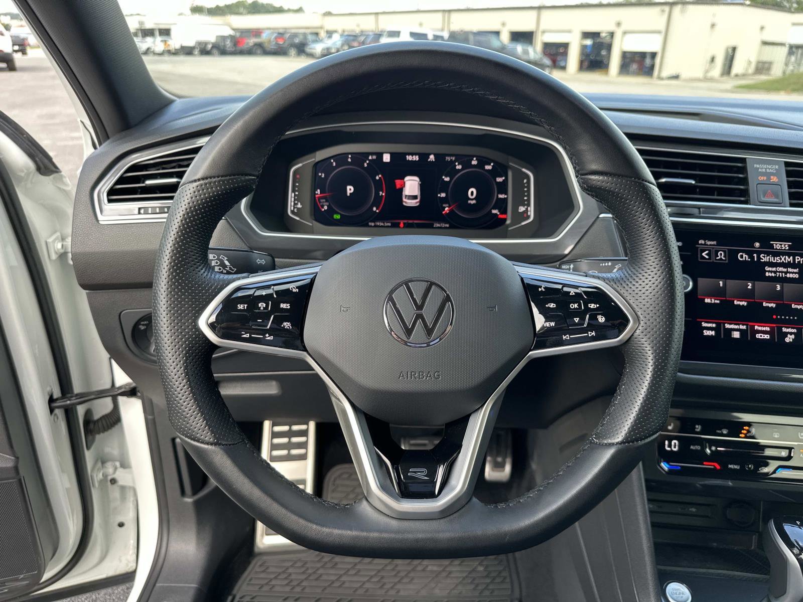 Used 2023 Volkswagen Tiguan SEL R-Line image 28