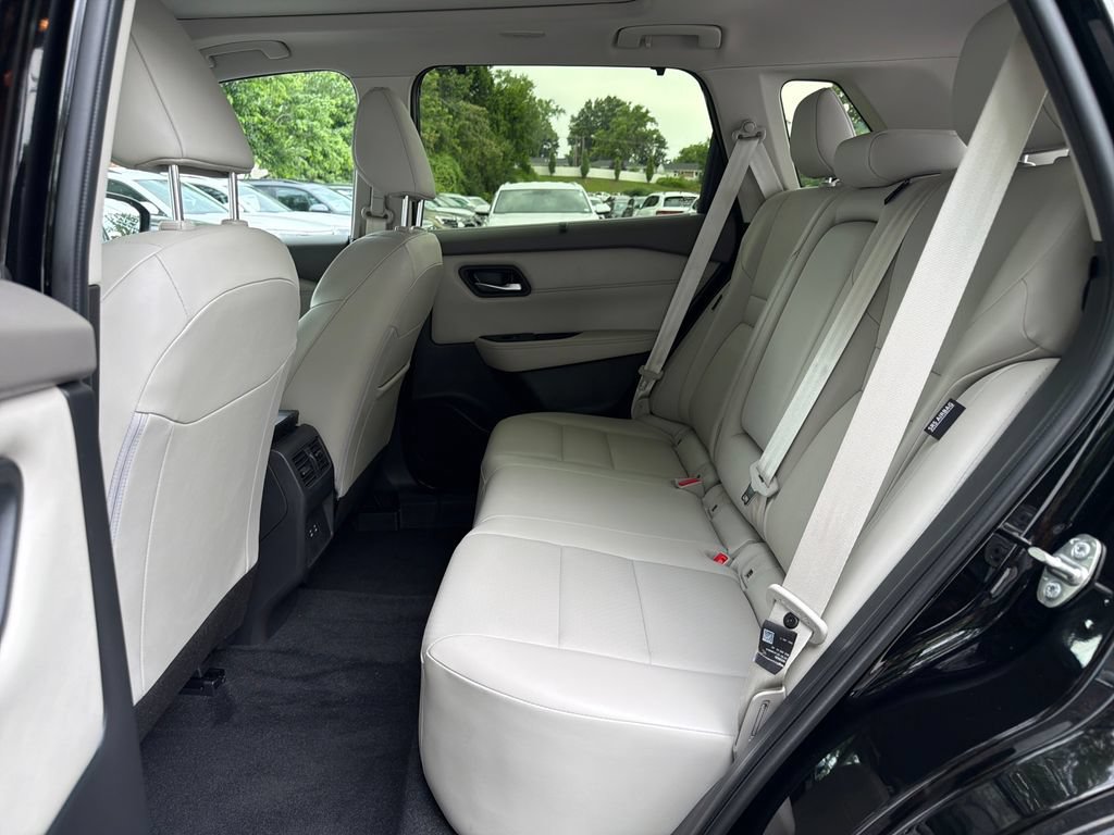 Used 2025 Nissan Rogue SV w/ SV Premium Package FWD image 30