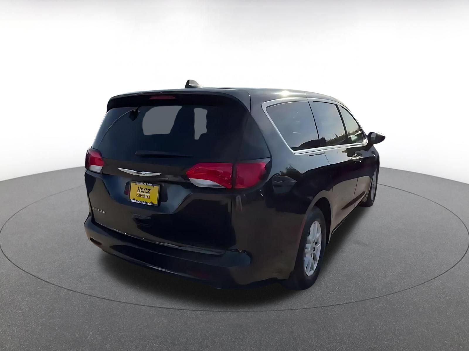 Used 2023 Chrysler Voyager LX FWD image 13