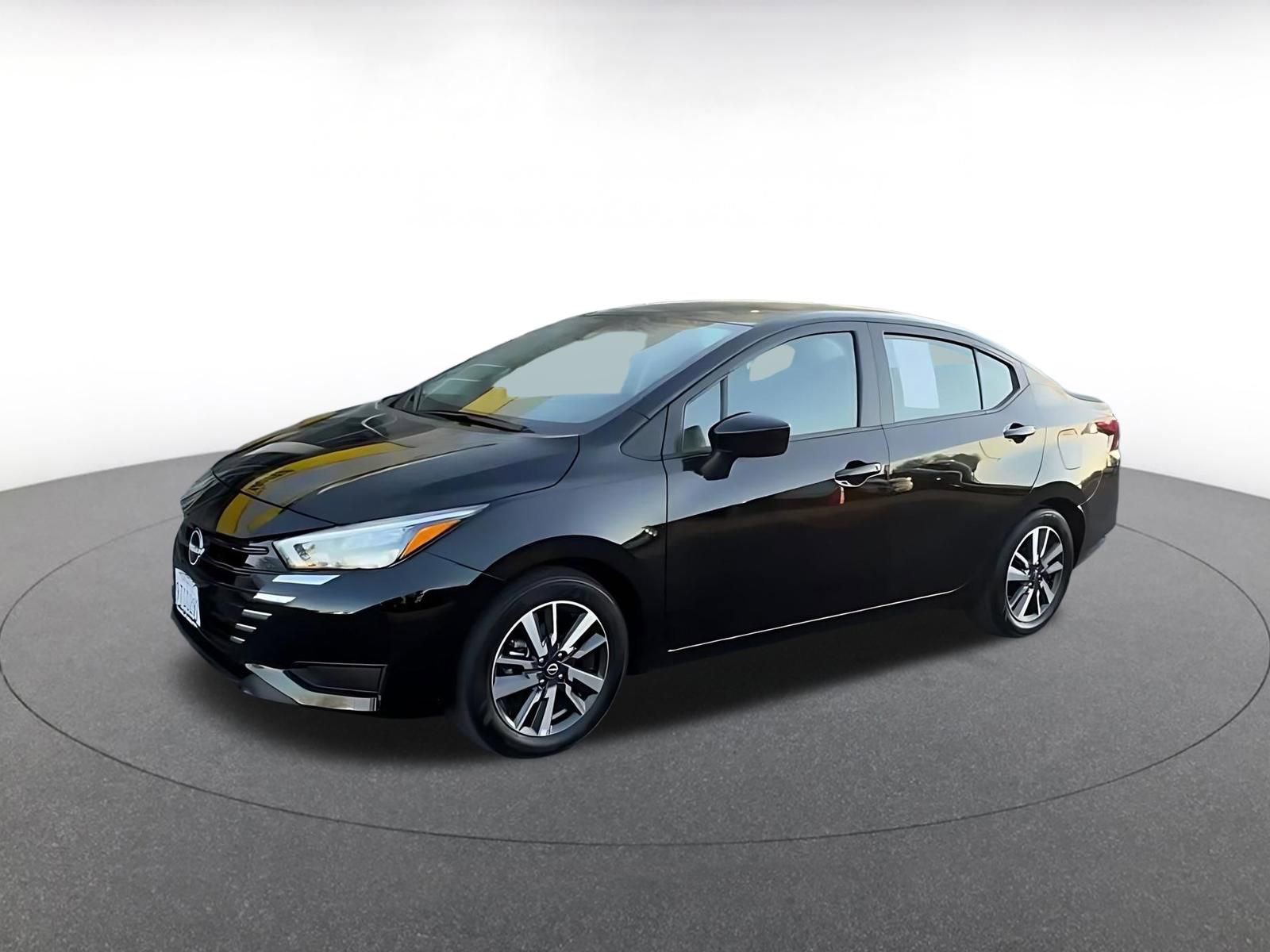 Used 2025 Nissan Versa SV image 7