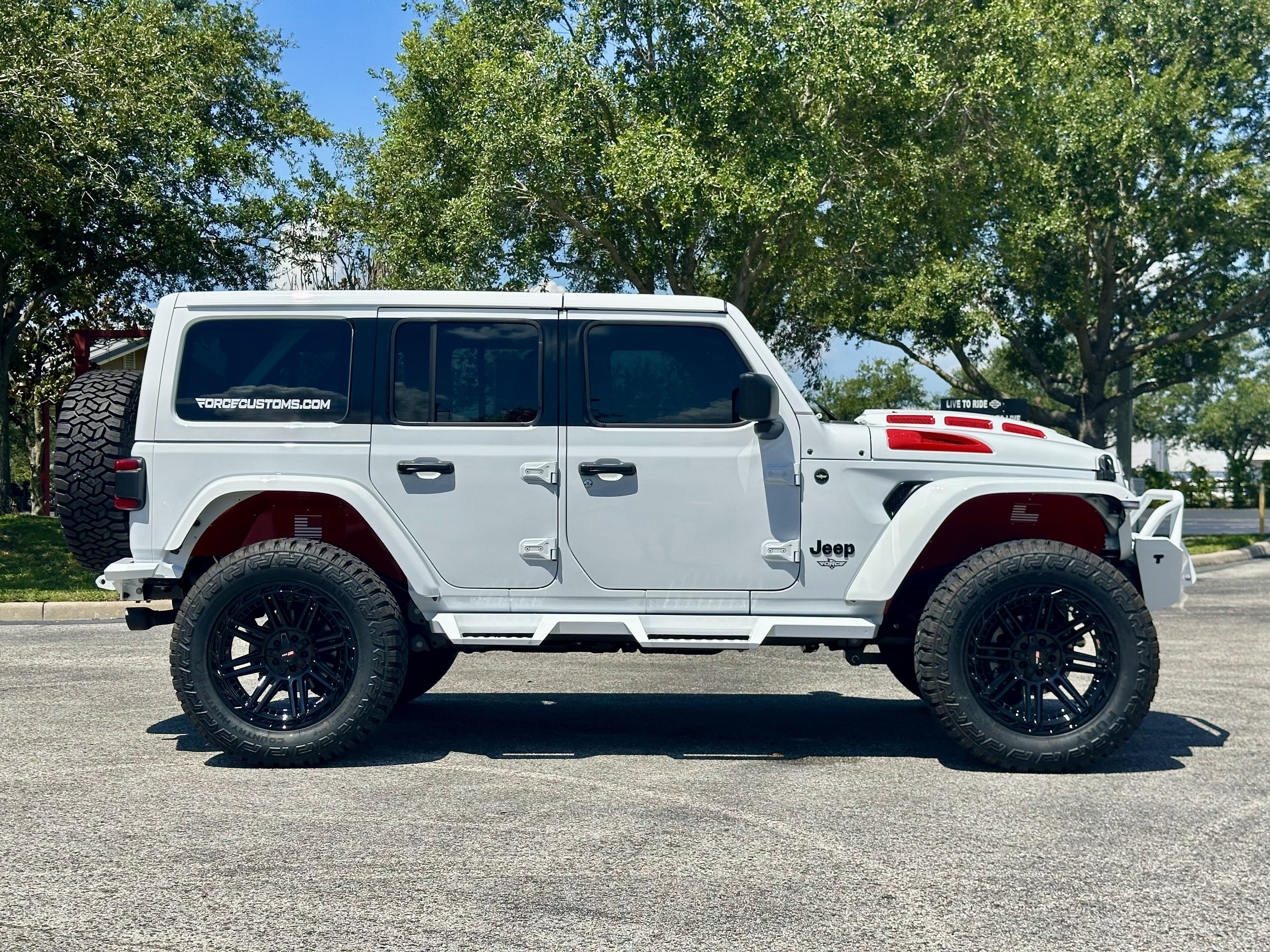 Used 2025 Jeep Wrangler Unlimited Sahara image 7