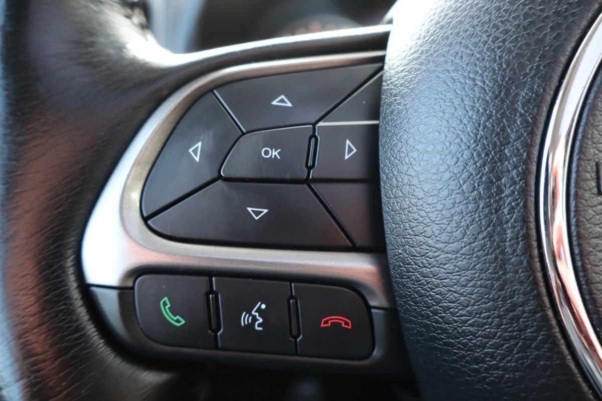 Used 2018 Jeep Renegade Limited w/ UConnect 8.4 Nav Group AWD/4WD image 30