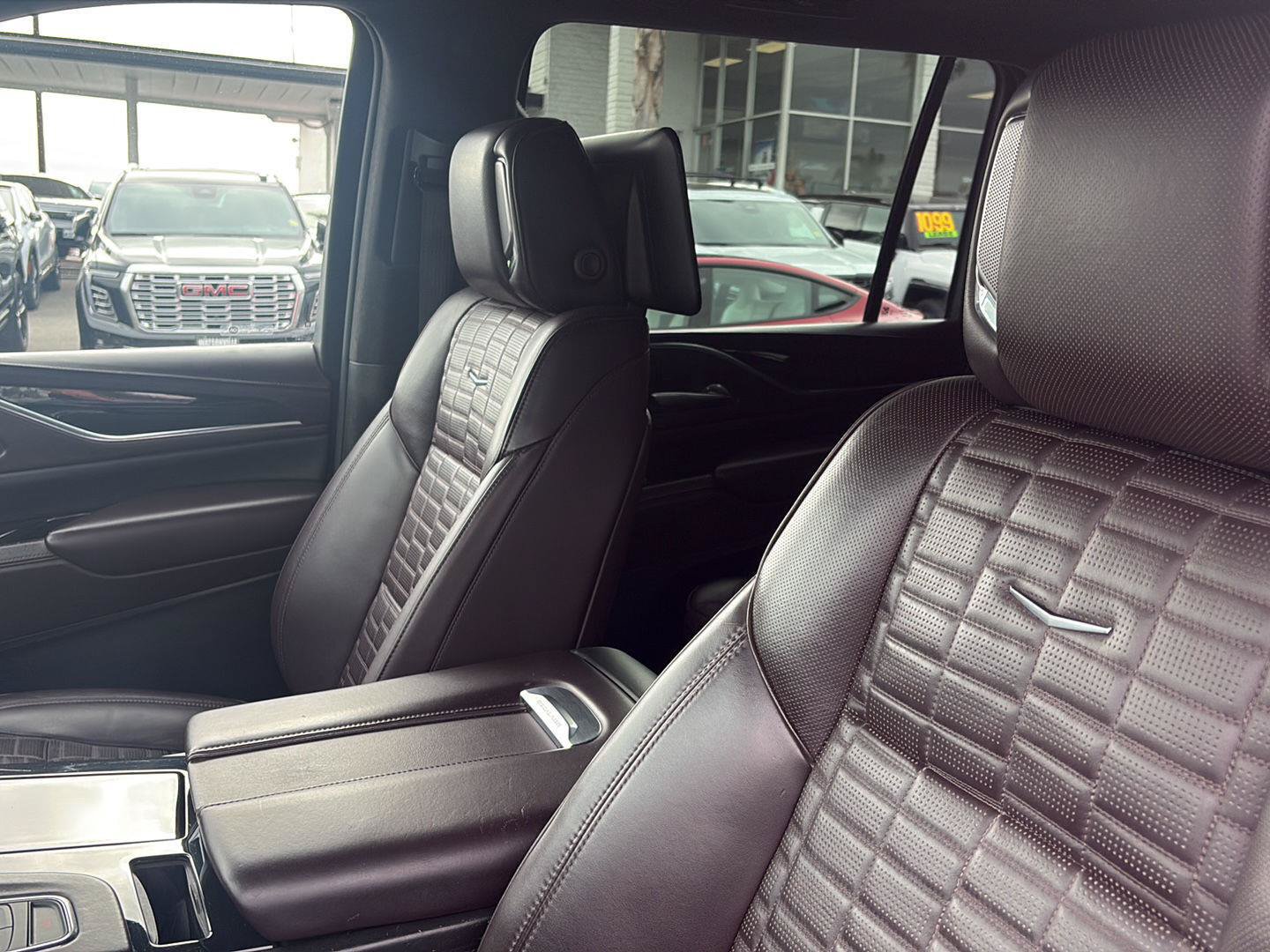 Used 2023 Cadillac Escalade ESV Premium Luxury Platinum AWD/4WD image 15
