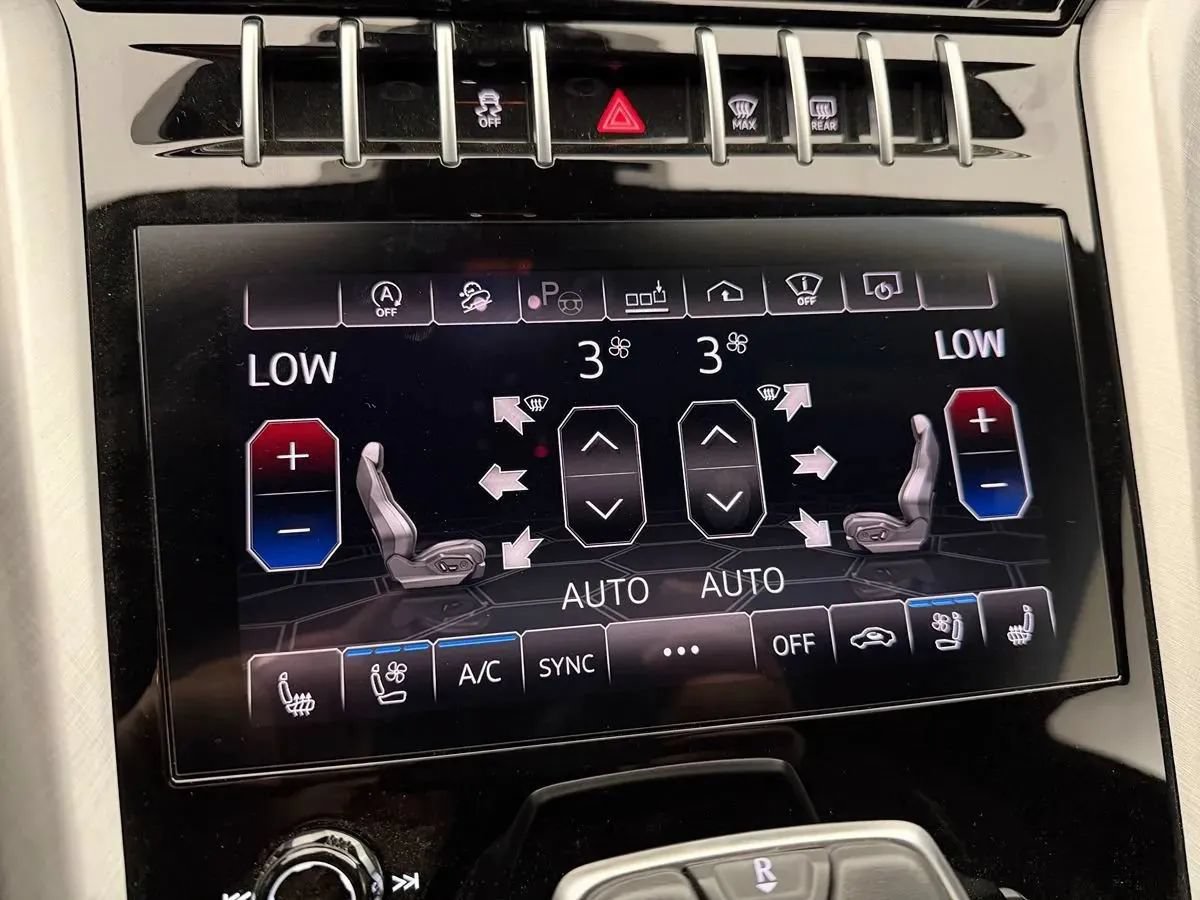 Used 2021 Lamborghini Urus AWD/4WD image 42