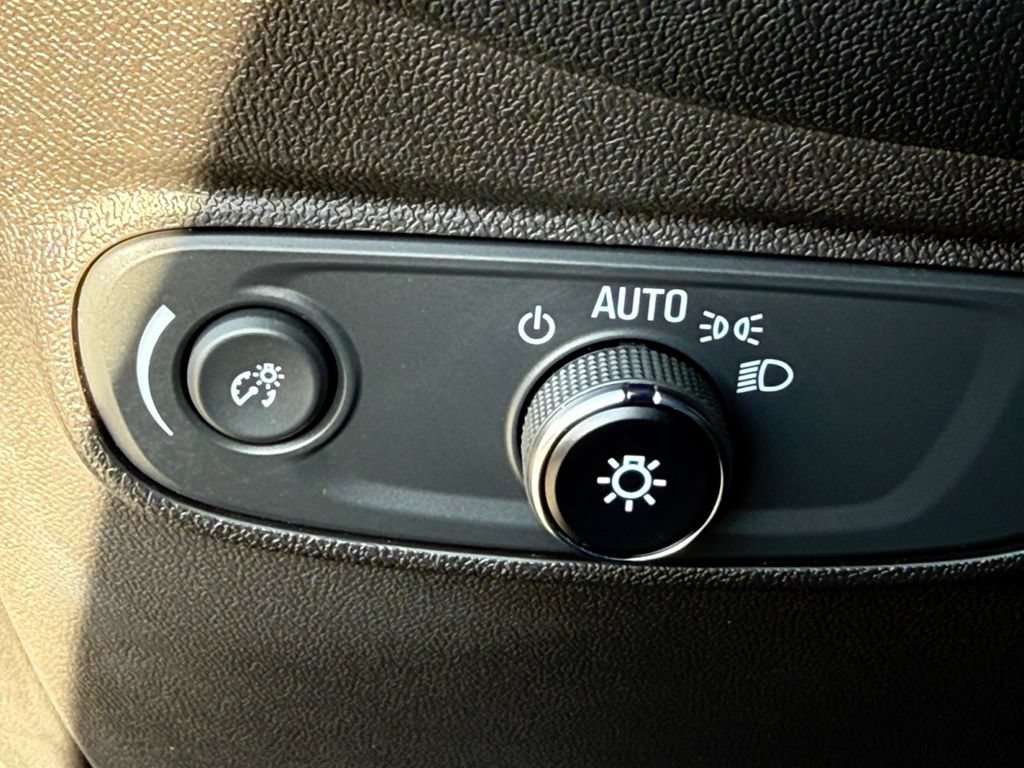 Used 2023 Chevrolet Equinox RS AWD/4WD image 21