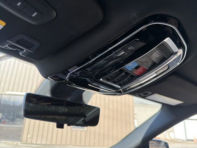 Used 2022 Jeep Grand Cherokee Overland w/ Luxury Tech Group IV image 27