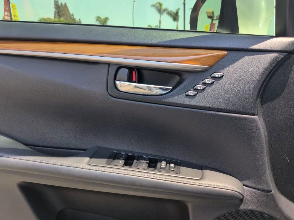 Used 2015 Lexus ES 300h image 34