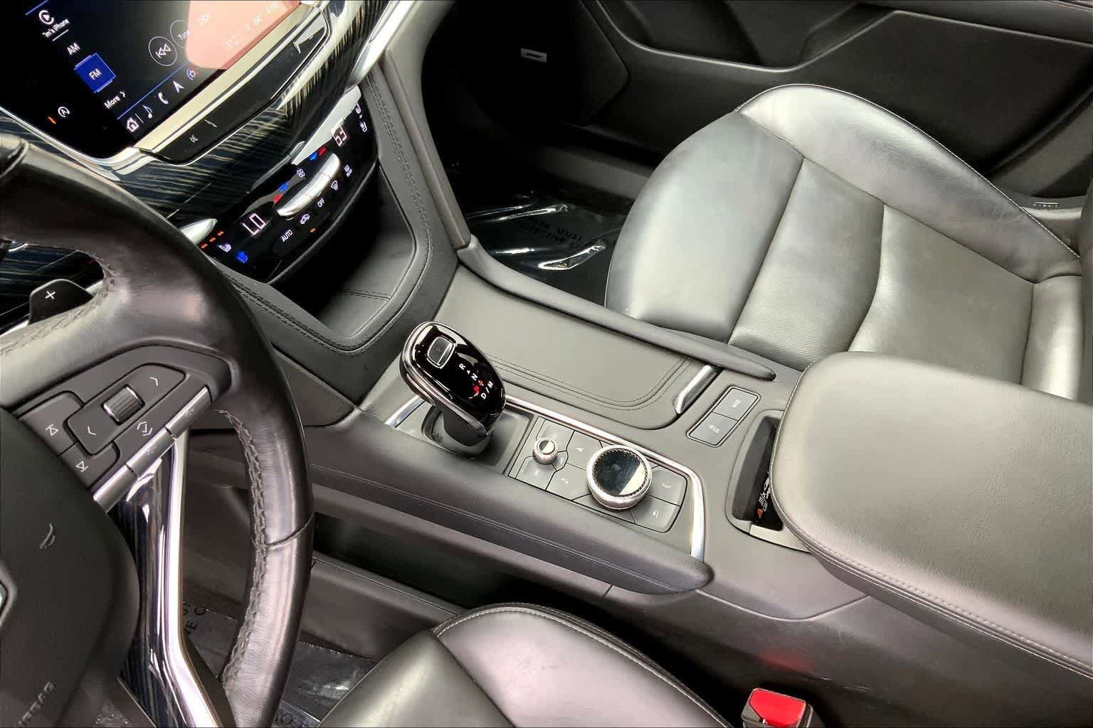 Used 2024 Cadillac XT6 Premium Luxury image 17