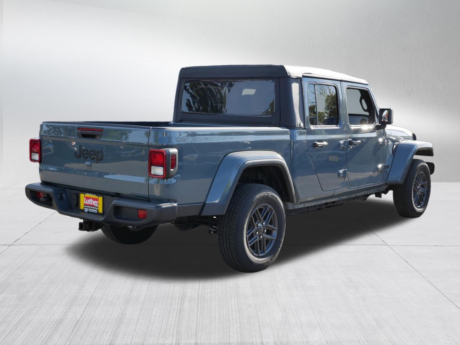 Used 2025 Jeep Gladiator Sport AWD/4WD image 7
