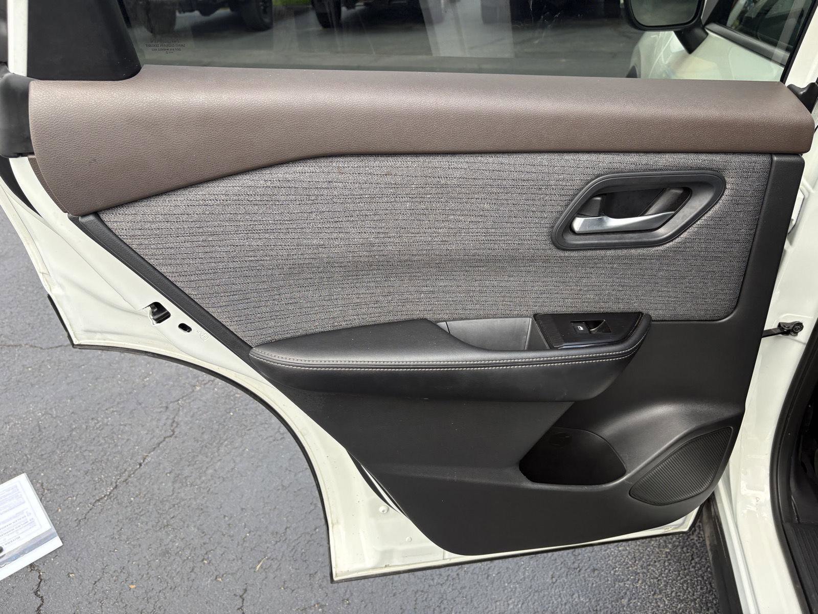 Used 2022 Nissan Rogue SV AWD/4WD image 12