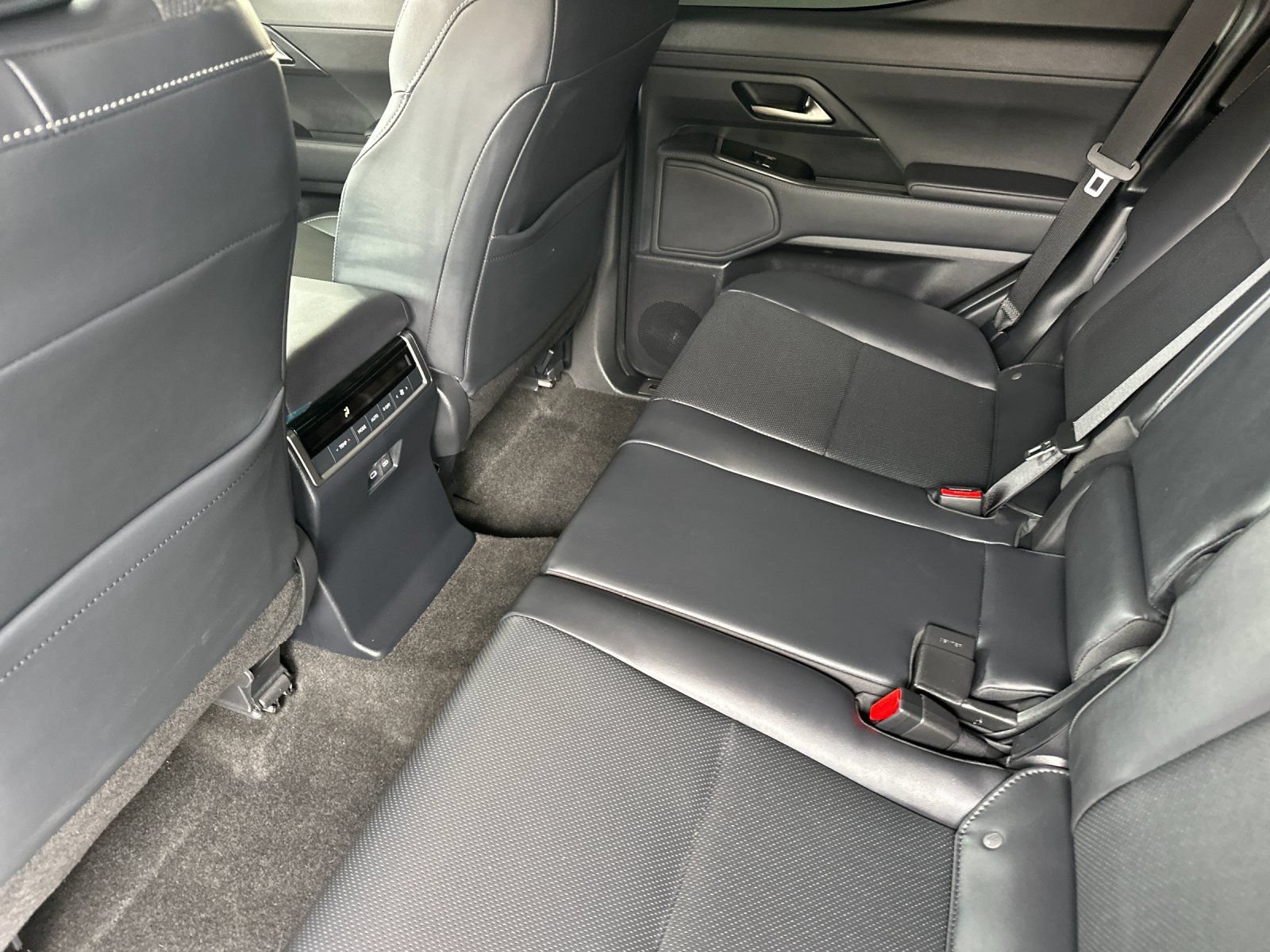 Used 2024 Lexus GX 550 w/ Cold Area Package AWD/4WD image 13