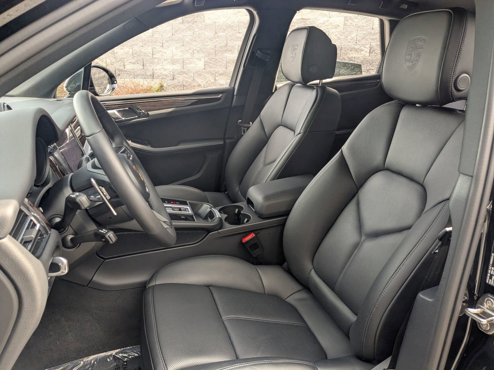 Certified 2026 Porsche Macan Turbo AWD/4WD image 5