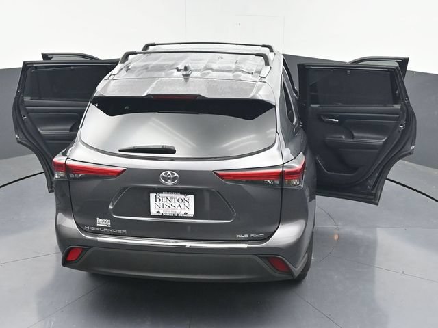Used 2022 Toyota Highlander XLE AWD/4WD image 48