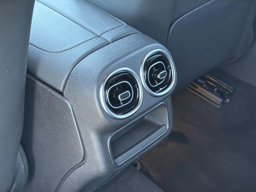 Used 2024 Mercedes-Benz GLC 300 image 23