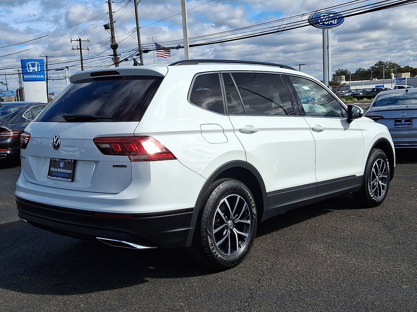 Certified 2021 Volkswagen Tiguan SE w/ Panoramic Sunroof Package image 7
