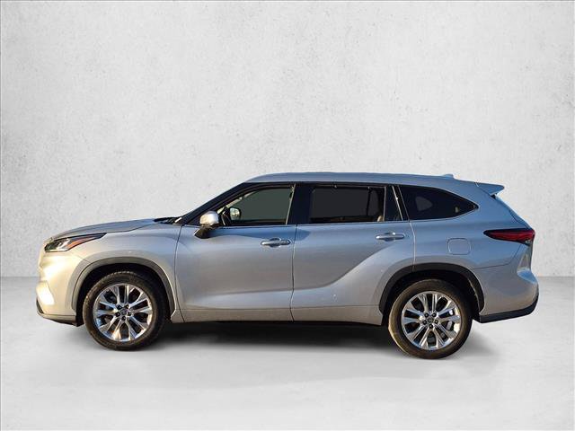 Used 2023 Toyota Highlander Limited FWD image 7