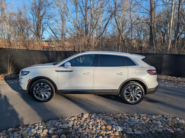 Certified 2022 Lincoln Nautilus Reserve w/ Luxury Package image 2