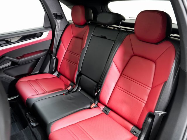 Used 2025 Porsche Cayenne image 27