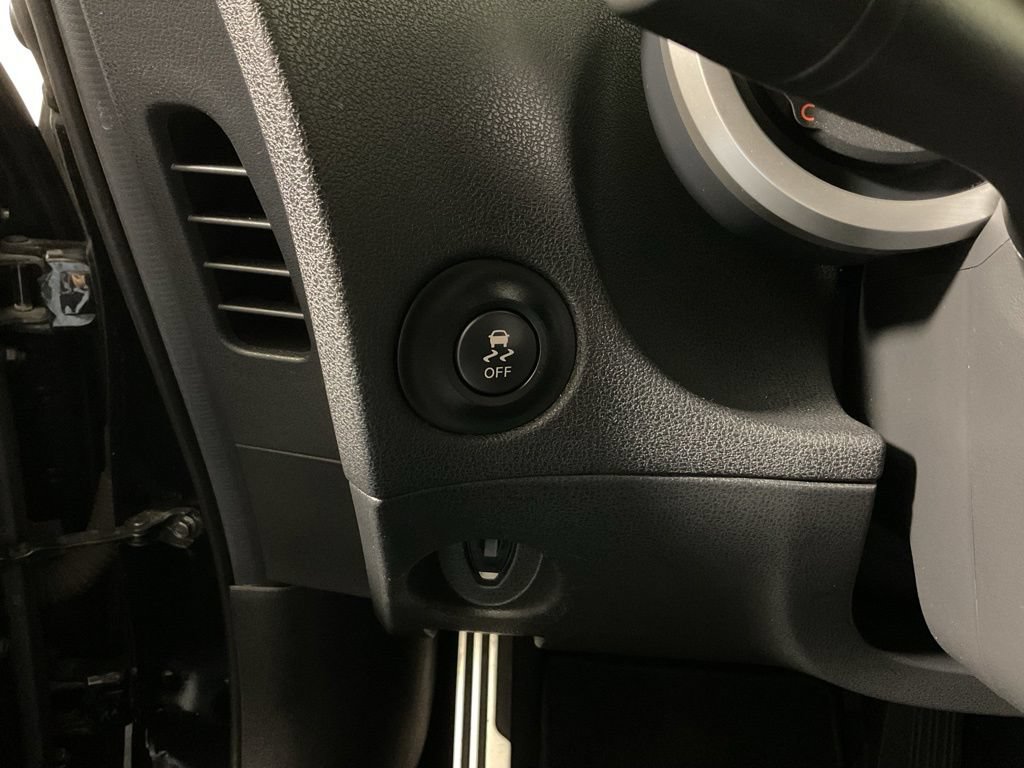 Used 2014 Nissan 370Z Coupe RWD image 26