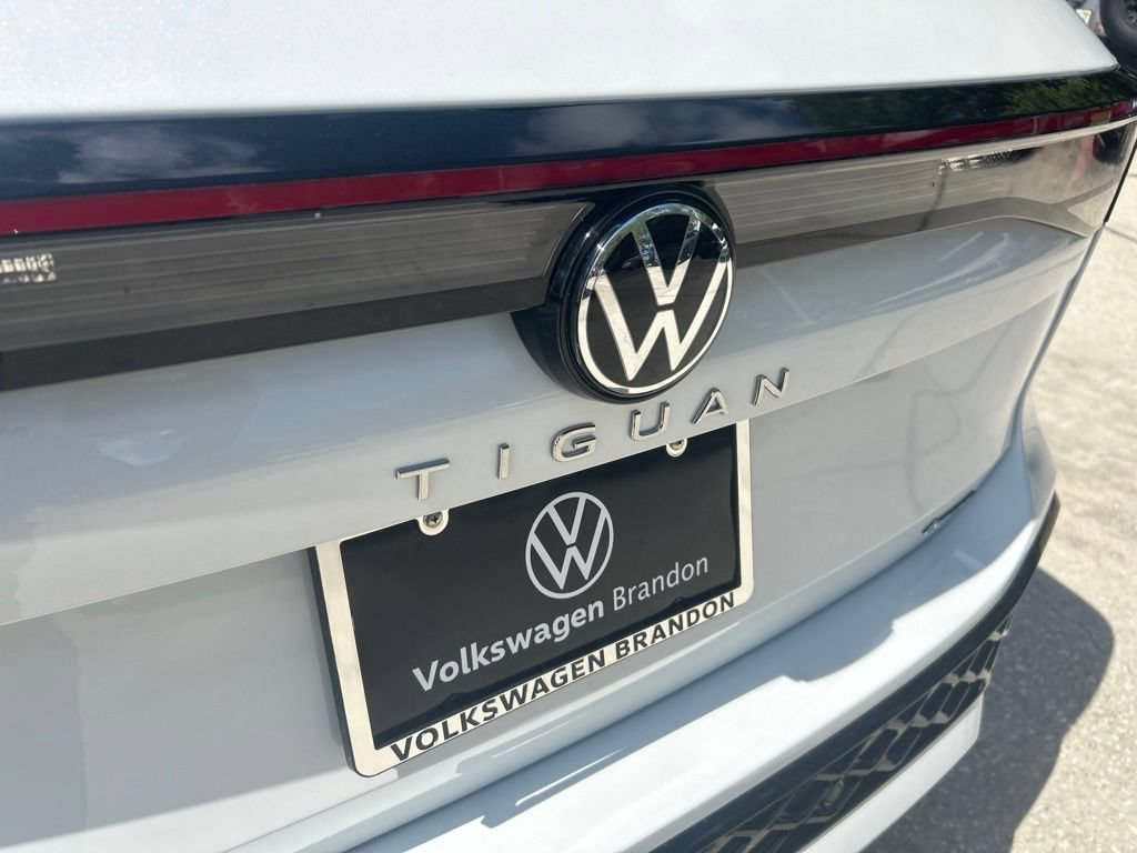 New 2026 Volkswagen Tiguan SEL R-Line AWD/4WD image 32