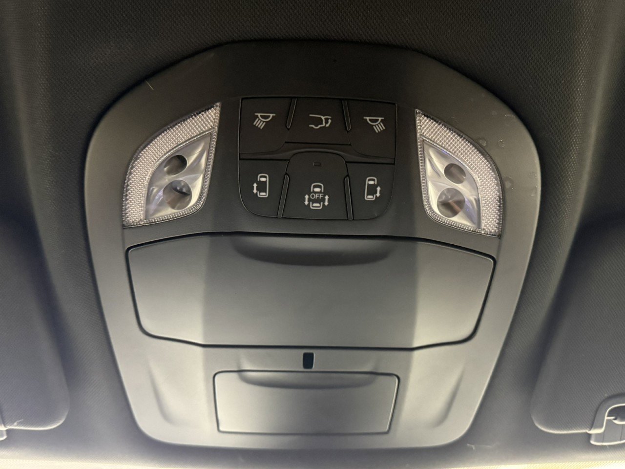 Used 2023 Chrysler Pacifica Touring image 22