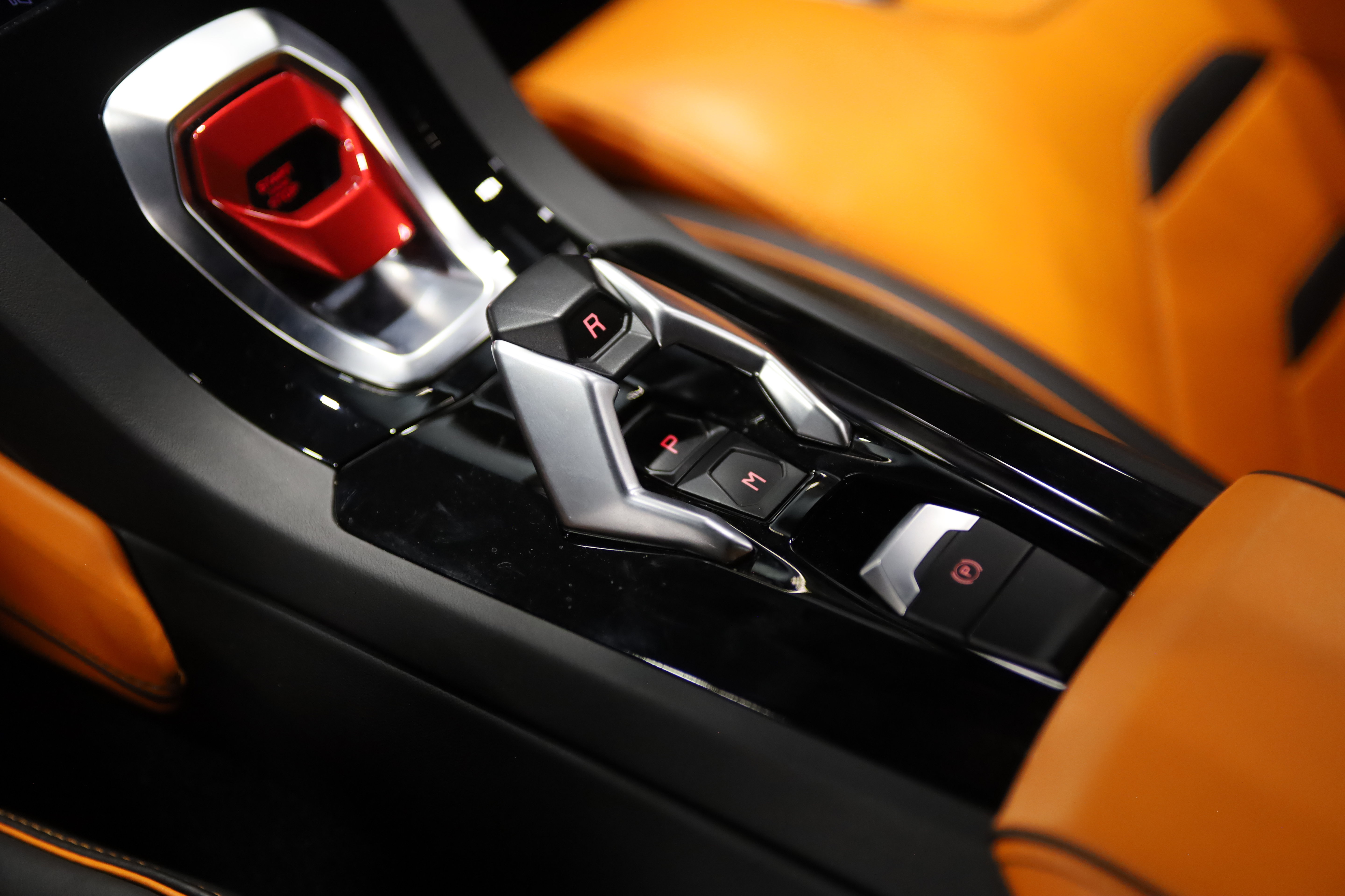 Used 2020 Lamborghini Huracan EVO RWD image 32