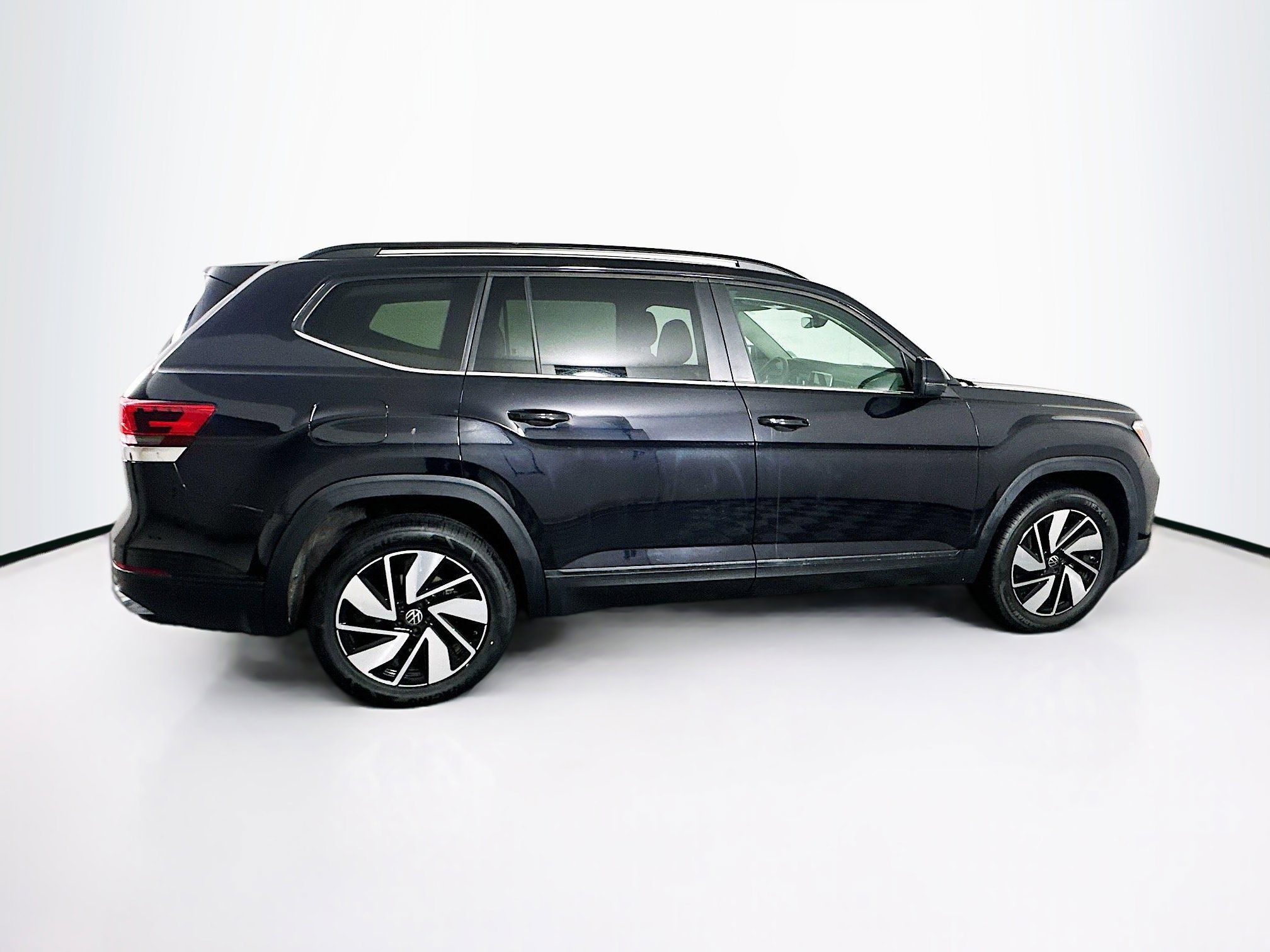 Used 2025 Volkswagen Atlas SE image 10