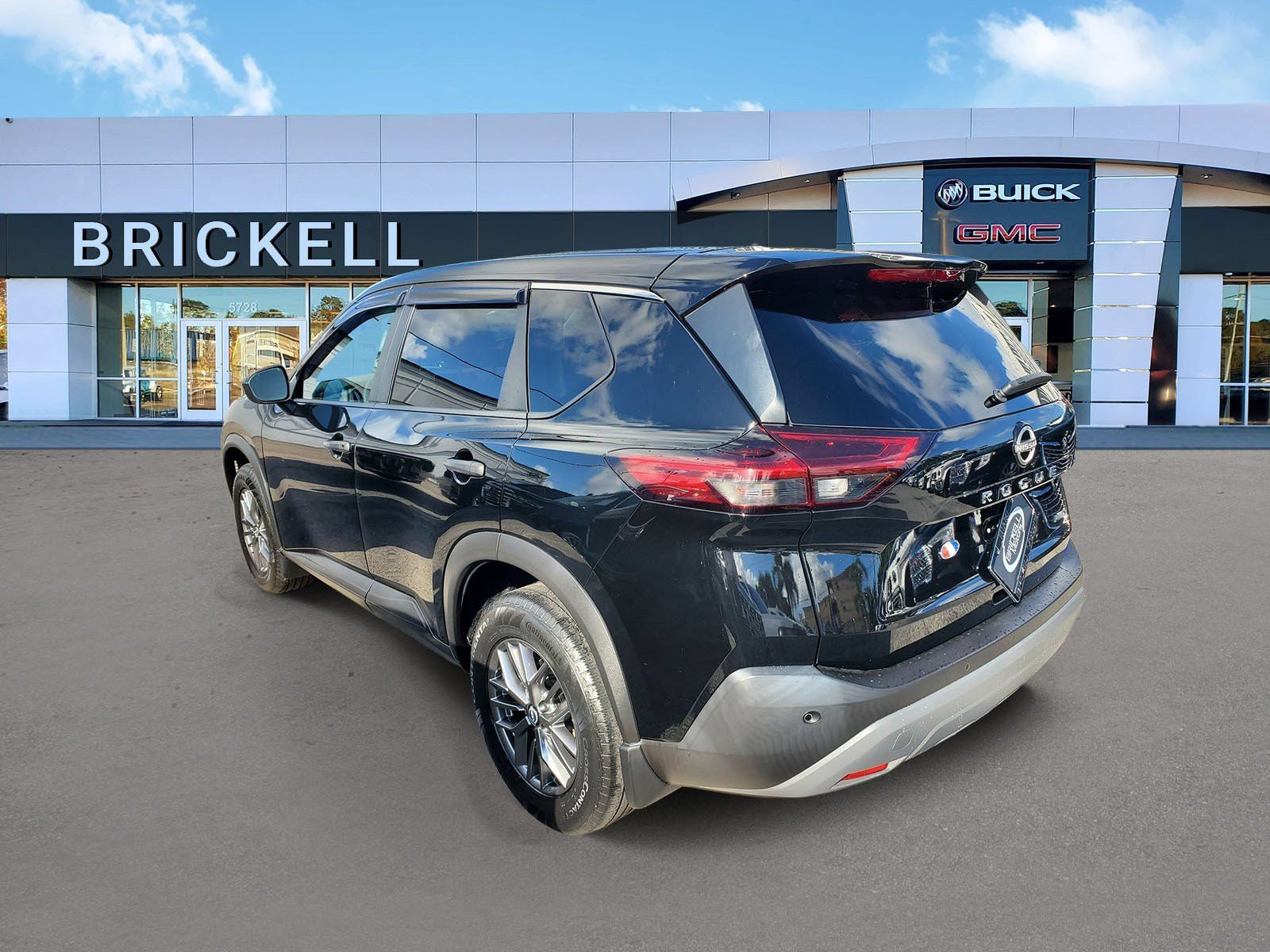 Used 2023 Nissan Rogue S AWD/4WD image 4