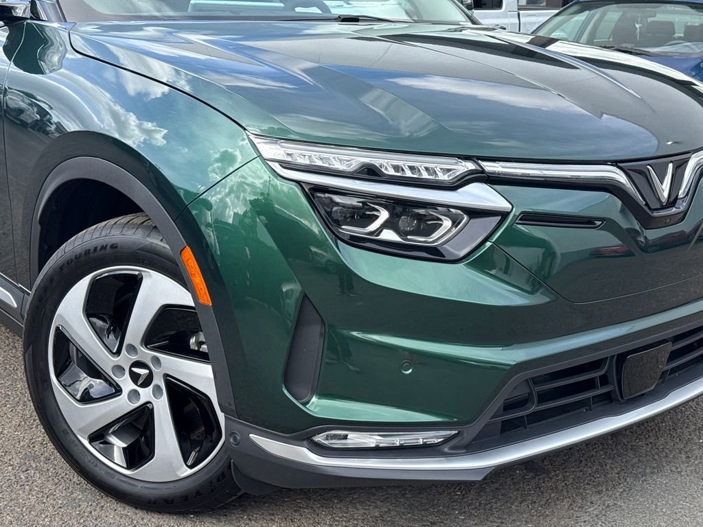 New 2025 VinFast VF 8 Eco AWD/4WD image 6