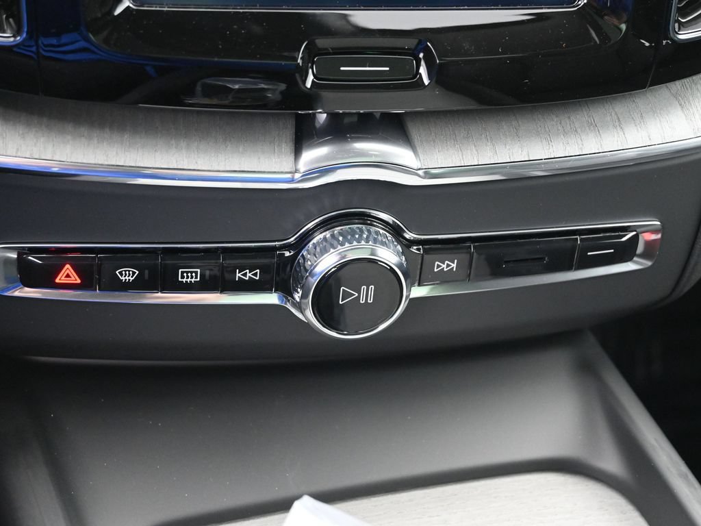 Used 2025 Volvo XC60 B5 Plus w/ Protection Package Premier AWD/4WD image 21