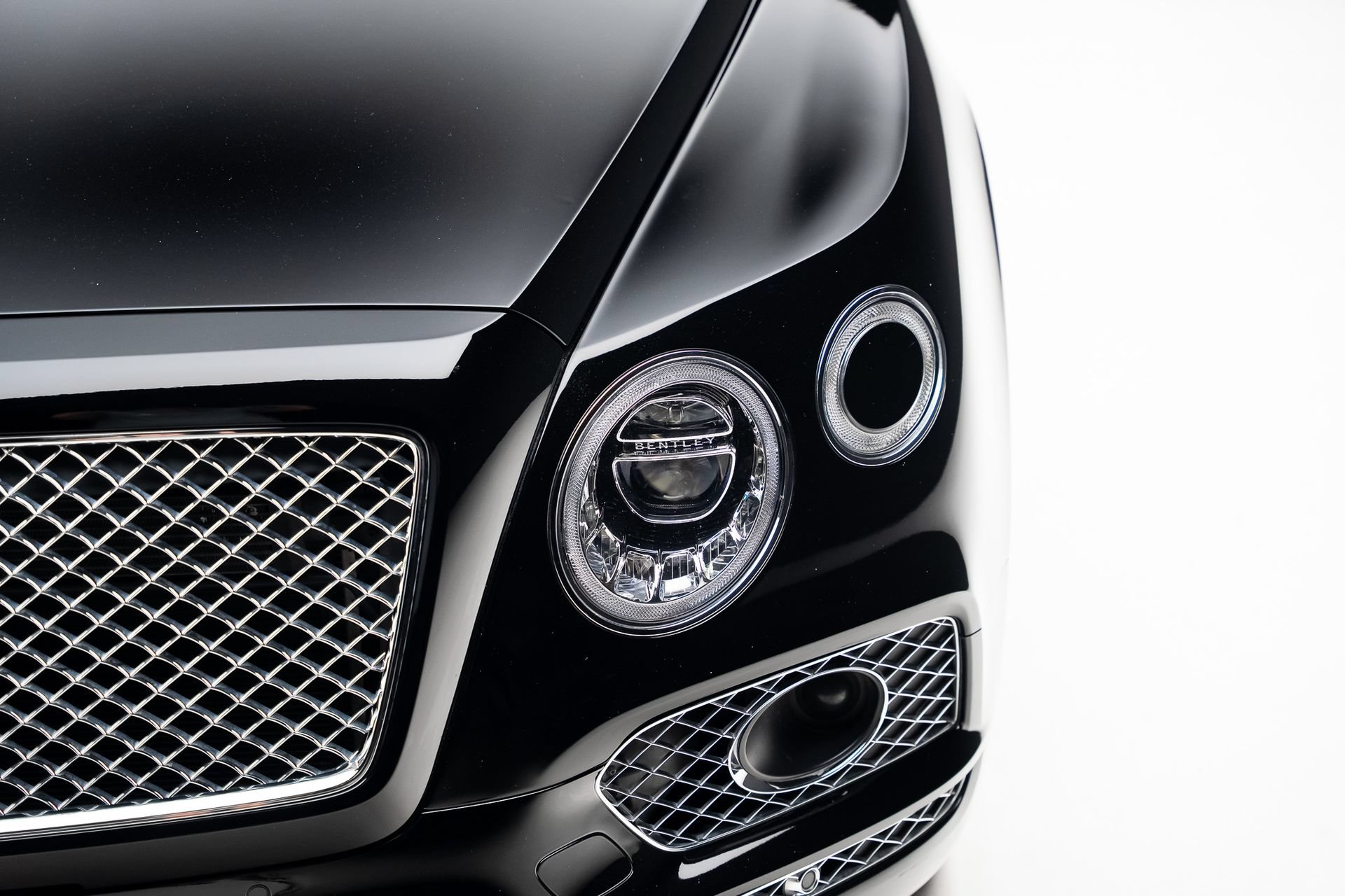Used 2018 Bentley Bentayga AWD/4WD image 11