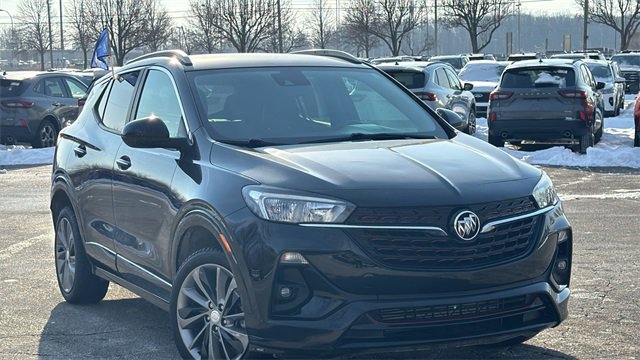 Used 2021 Buick Encore GX Select w/ Sport Touring Package image 2