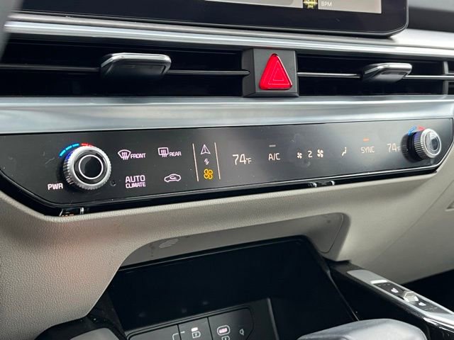 Certified 2025 Kia Sorento SX image 28