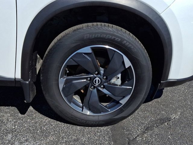 Used 2024 Nissan Rogue SV AWD/4WD image 11