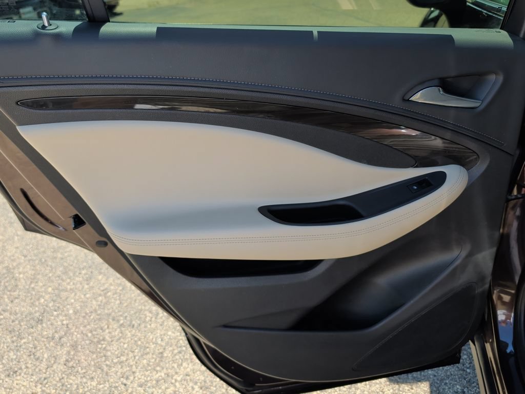 Used 2020 Buick Envision Essence AWD/4WD image 30