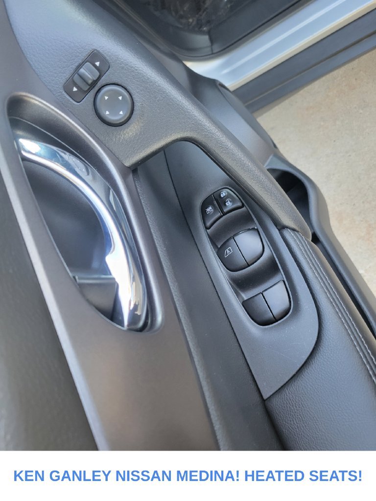 Used 2016 Nissan Rogue SV w/ SV Premium Package AWD/4WD image 36