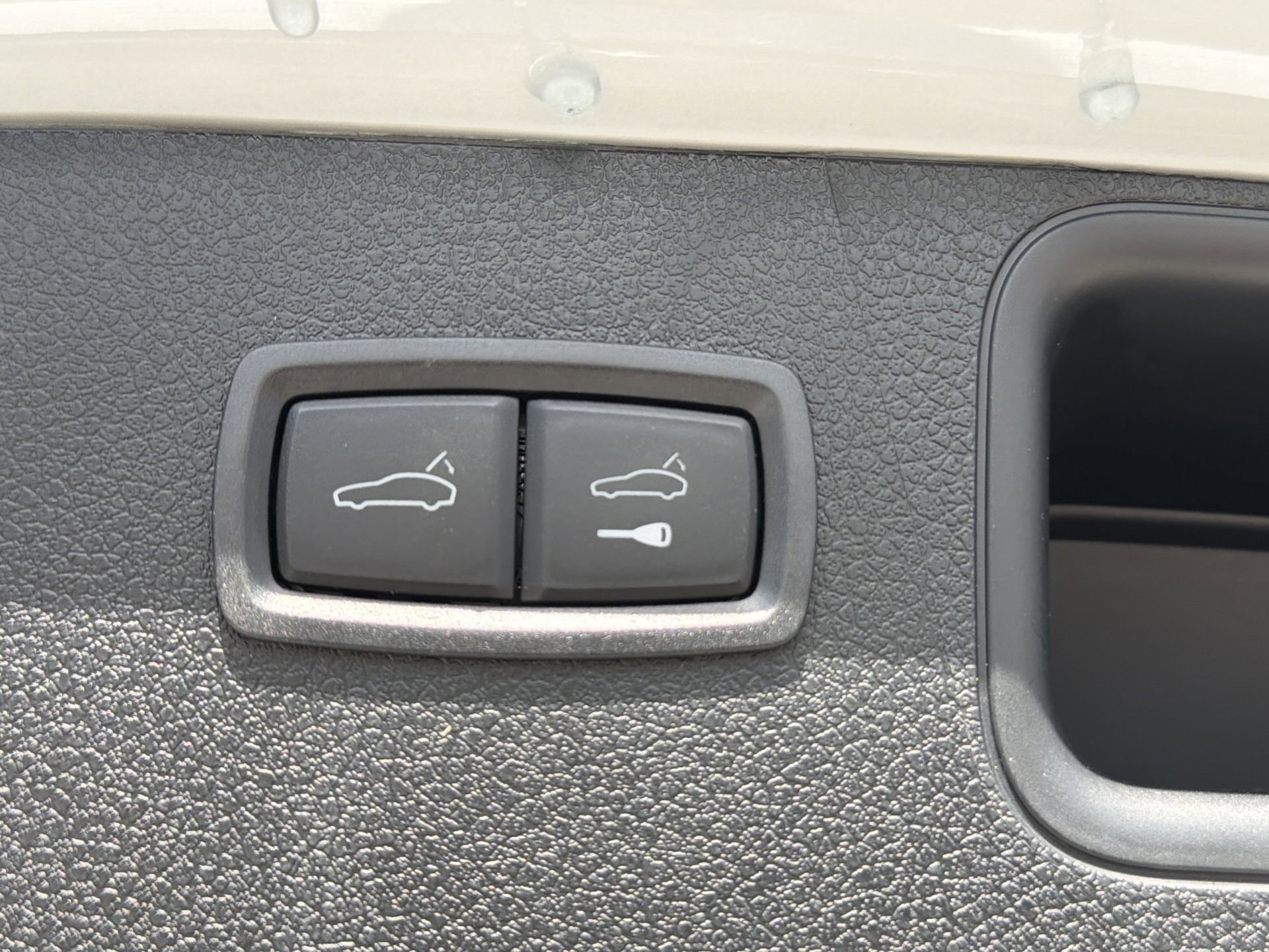 Used 2026 Porsche Macan AWD/4WD image 12