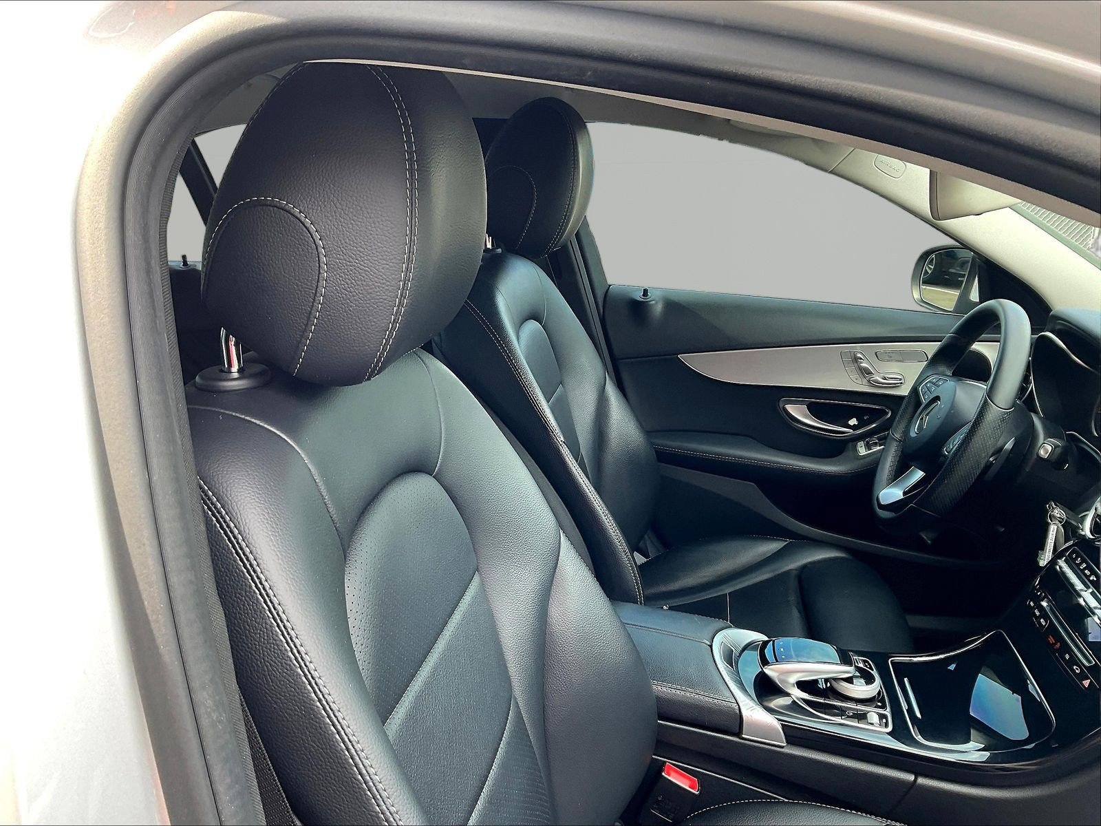 Used 2016 Mercedes-Benz C 300 Sedan image 28