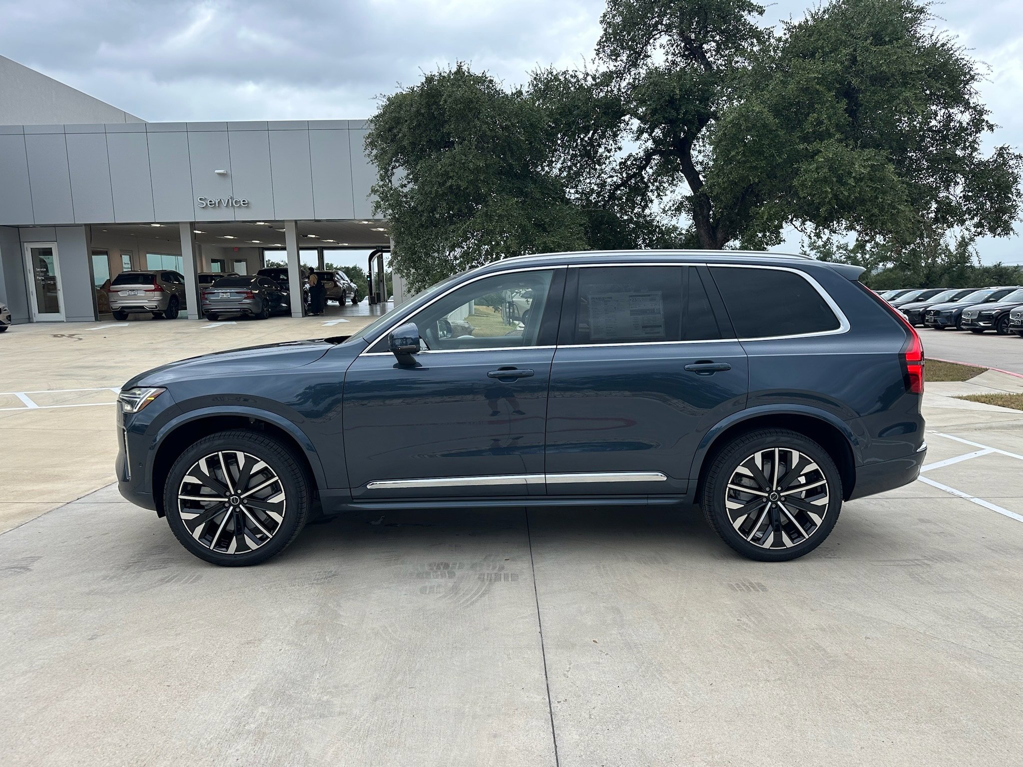 Used 2026 Volvo XC90 B6 Plus w/ Protection Package Premier AWD/4WD image 3
