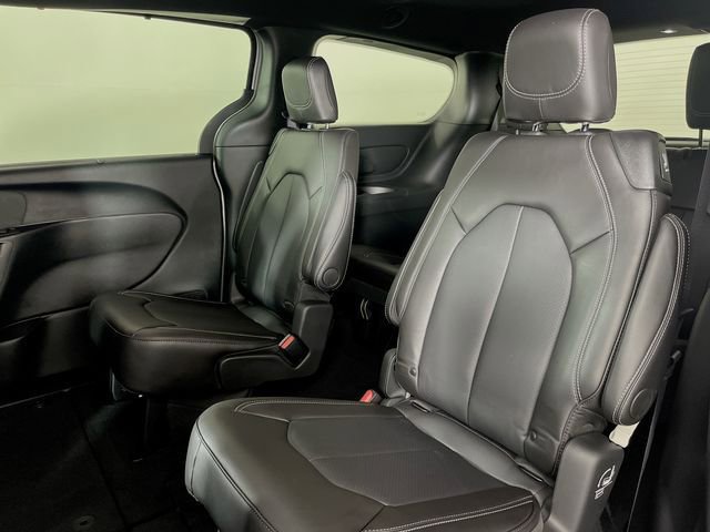 New 2026 Chrysler Pacifica Select image 23