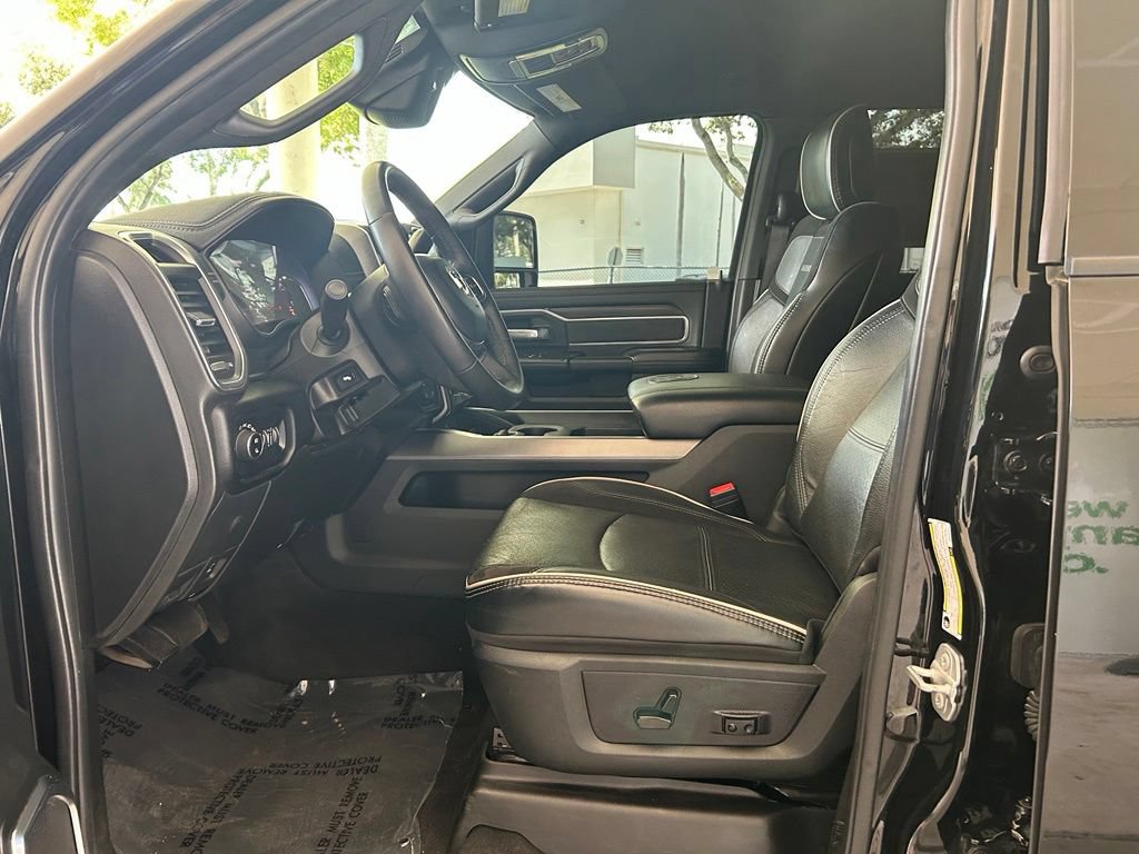 Used 2025 RAM 3500 Laramie w/ Sport Appearance Package AWD/4WD image 6