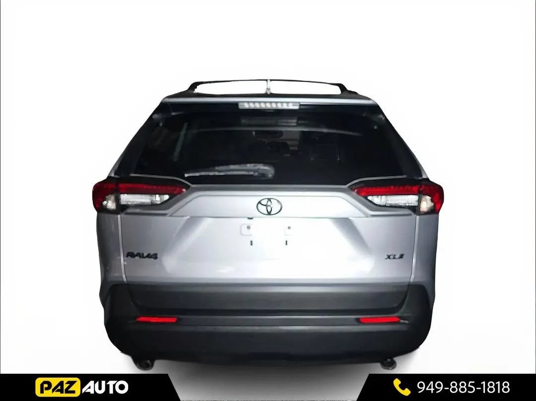 Used 2022 Toyota RAV4 XLE Premium FWD image 4