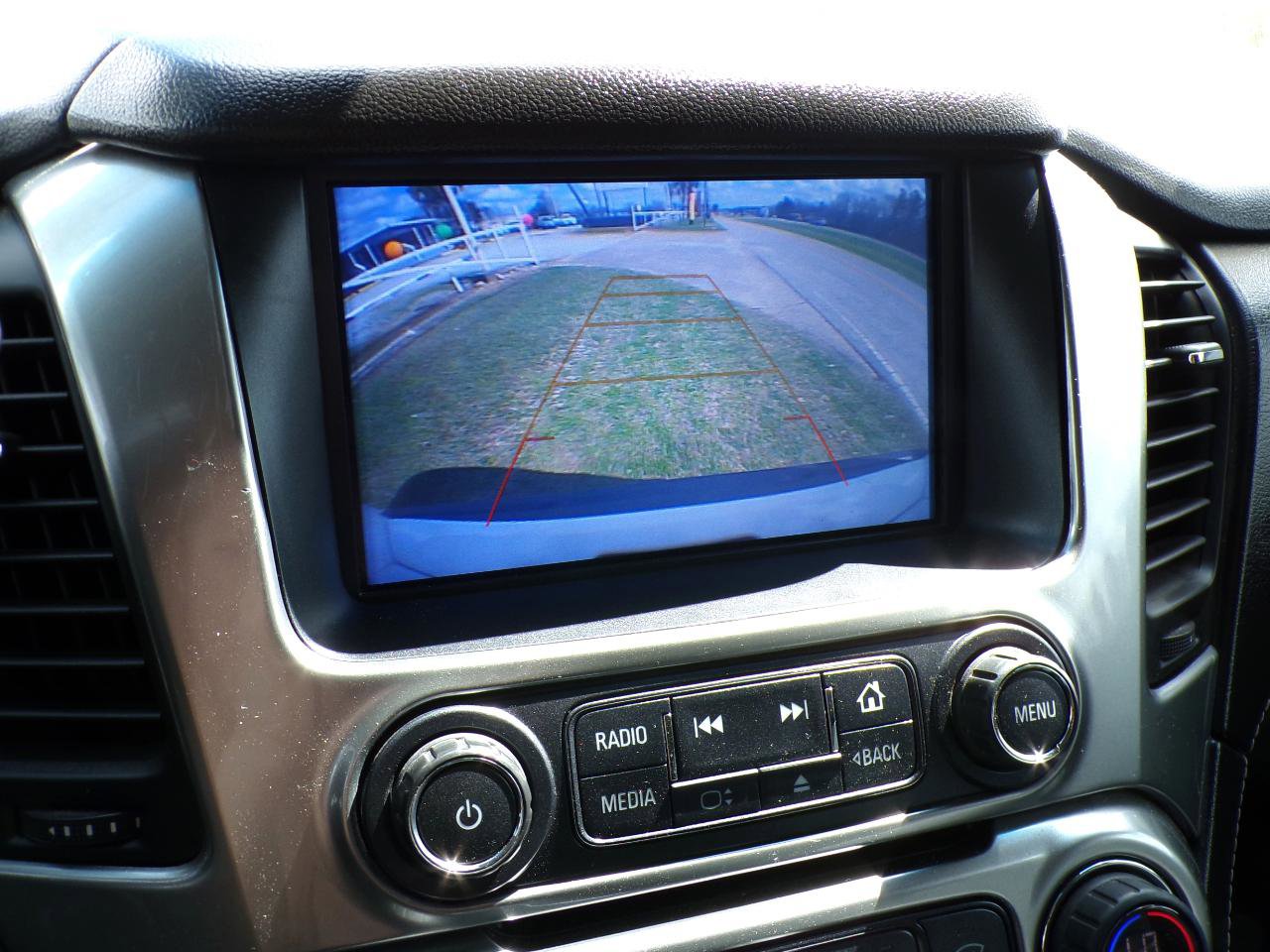 Used 2018 Chevrolet Suburban LT RWD image 12