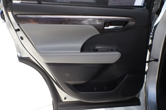 Used 2020 Toyota Highlander Limited FWD image 30