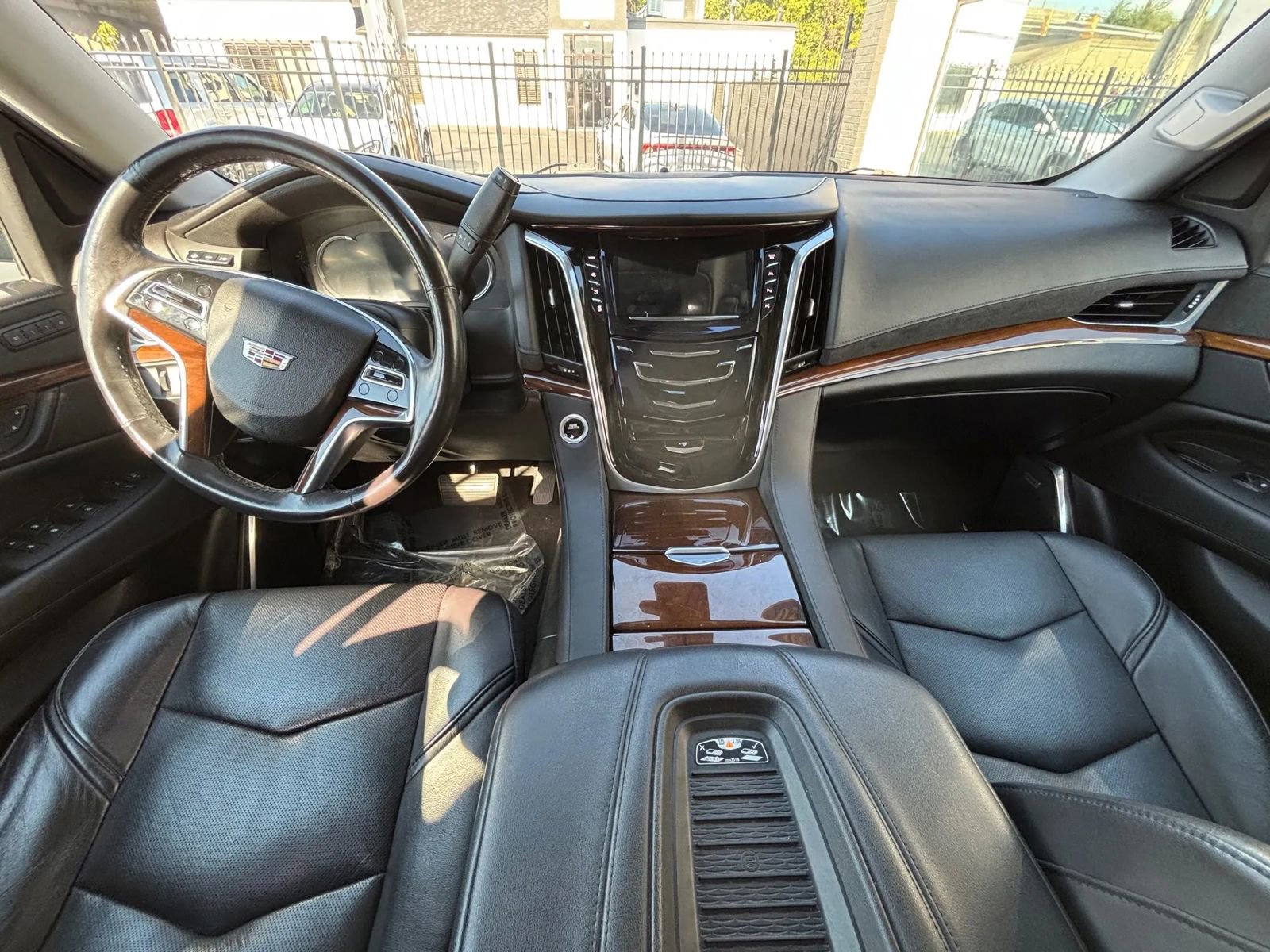 Used 2020 Cadillac Escalade Premium Luxury image 35