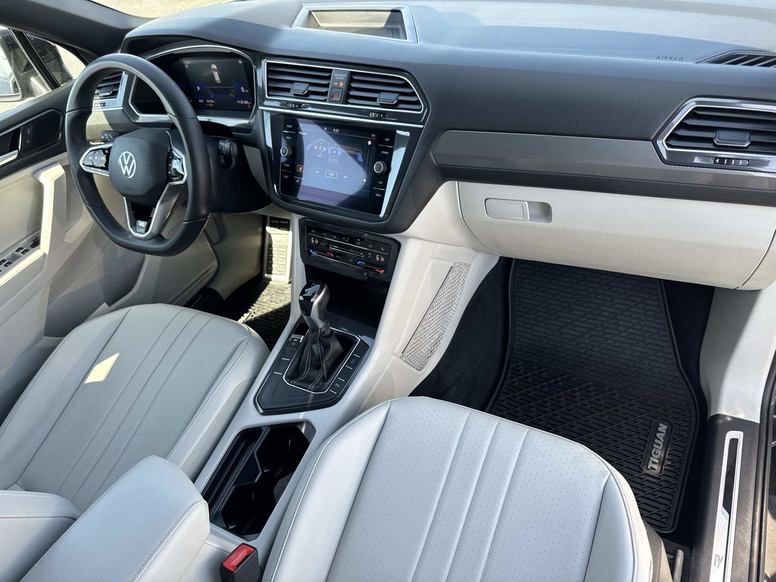 Used 2022 Volkswagen Tiguan SE R-Line image 29