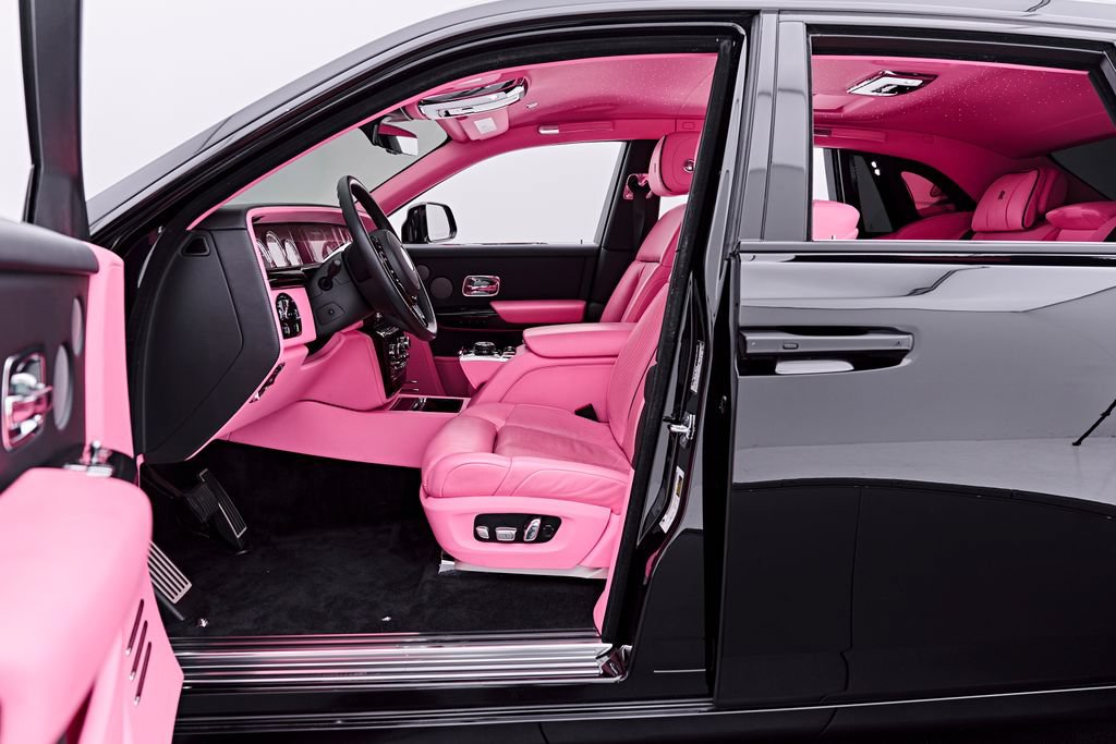Used 2024 Rolls-Royce Phantom Sedan w/ The Phantom Package RWD image 40